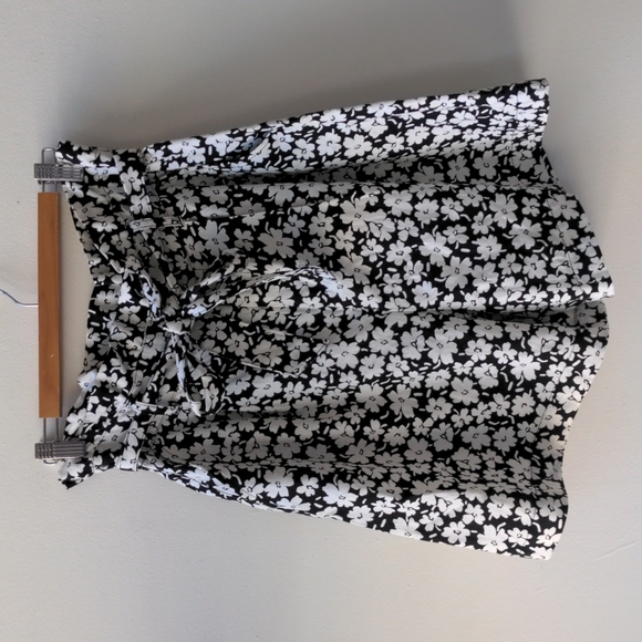 Who What Wear Pants - Who What Wear Linen Shorts Black White Floral Print Women's 10